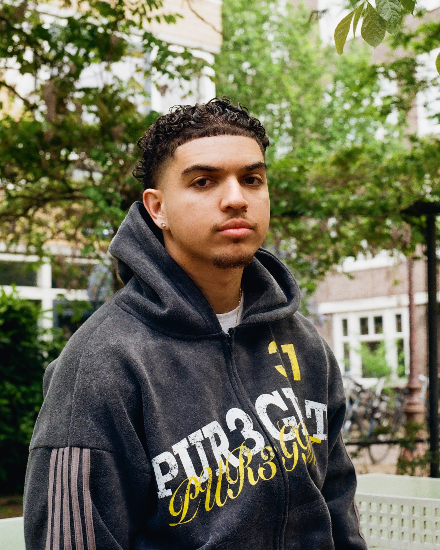 PG31 Zip up