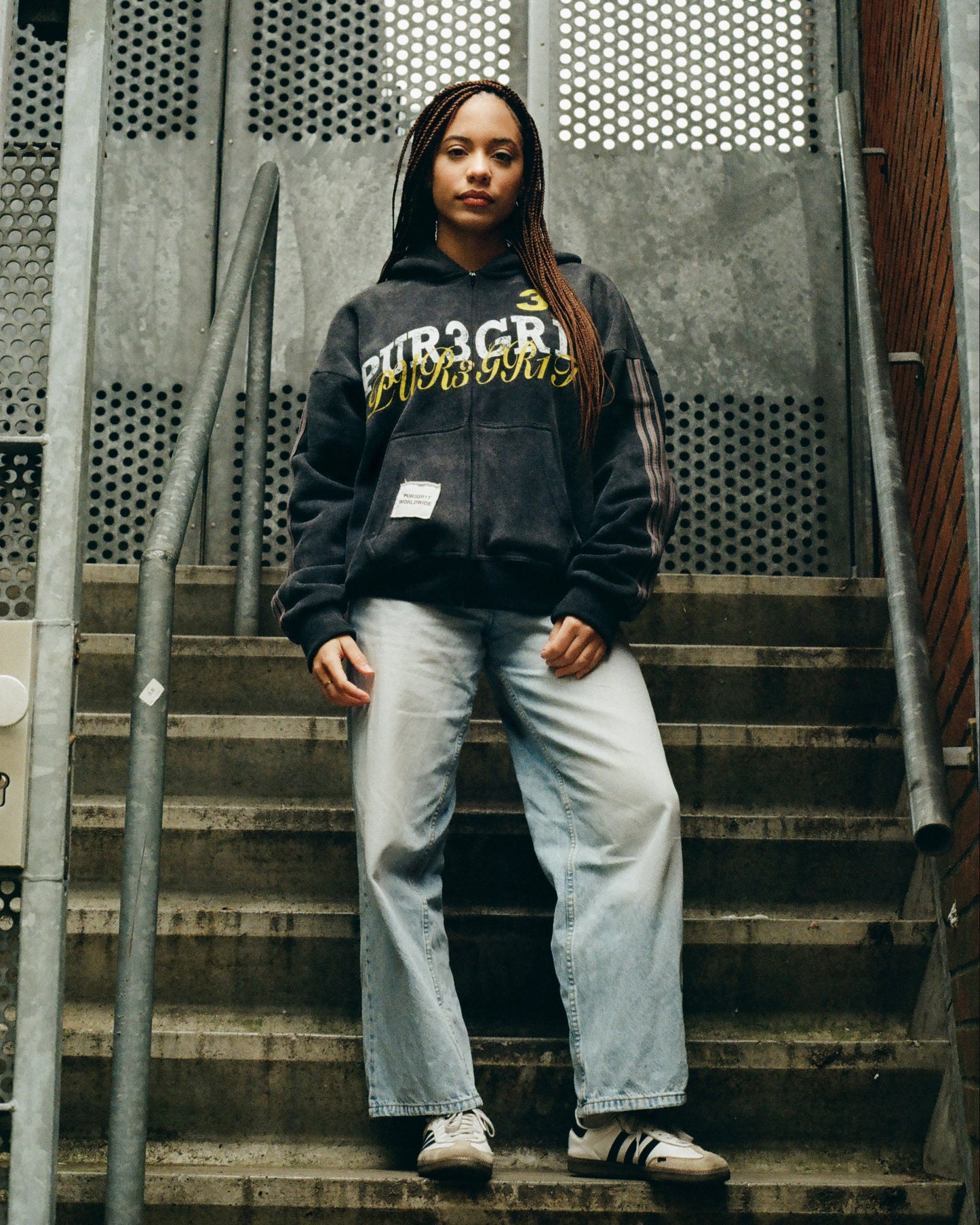 PG31 Zip up